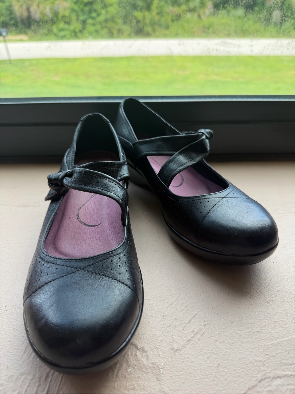 Dansko Deidra Mary Jane flats perforated toe cap and bow detail strap SZ39-US8